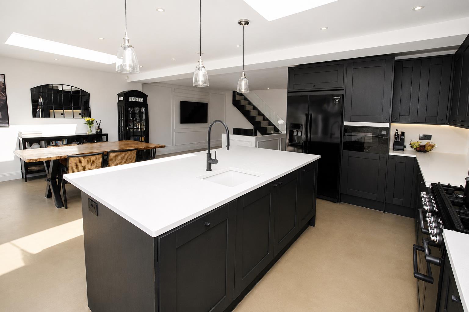 5 bed property in Vernon Close, Epsom